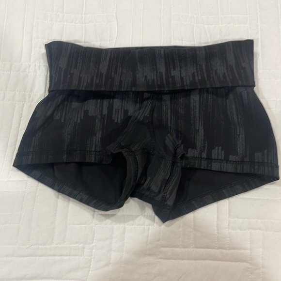 Lululemon Highrise/Fold Over Shorts 💪🏻 - Picture 5 of 5